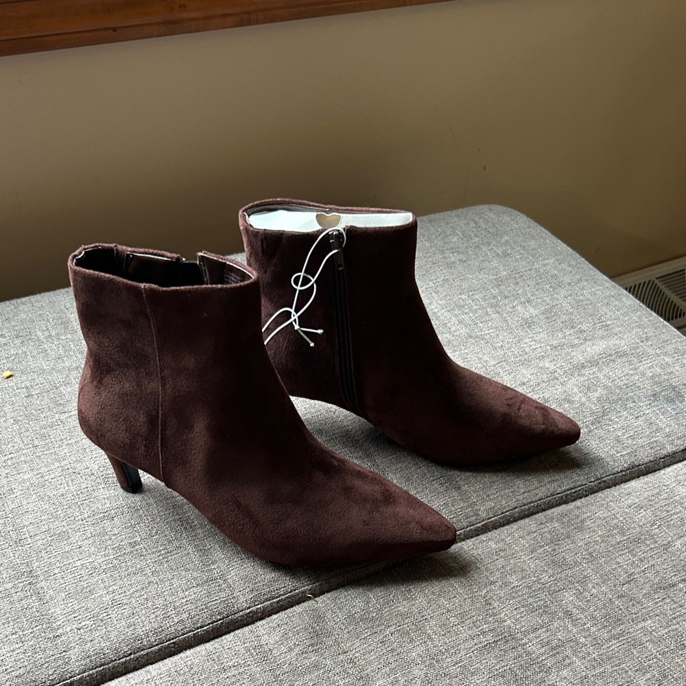 Universal Thread Dark Brown Heeled Boots